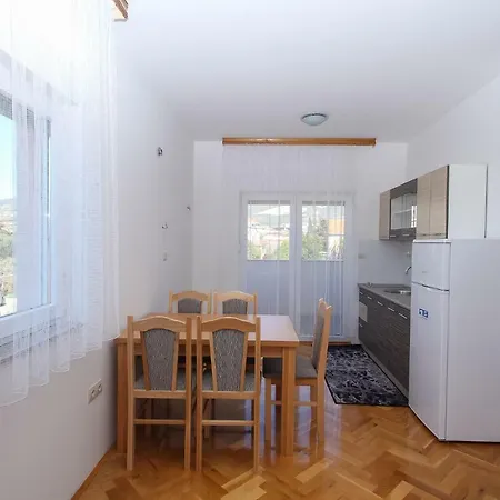 Pranjic Apartament *