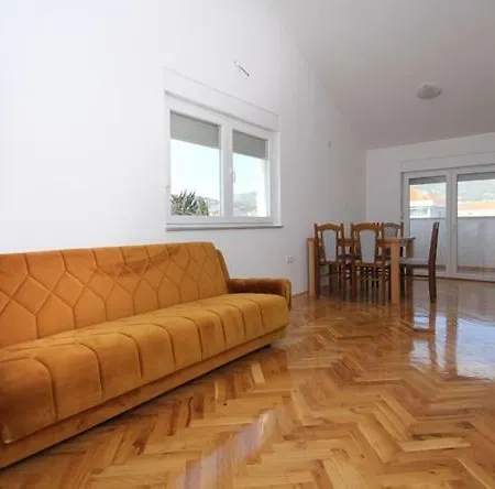 Pranjic Apartament *